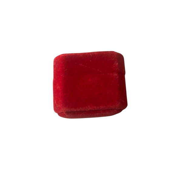 NWT! Red Velvet Ring Jewelry Box - Picture 6 of 6